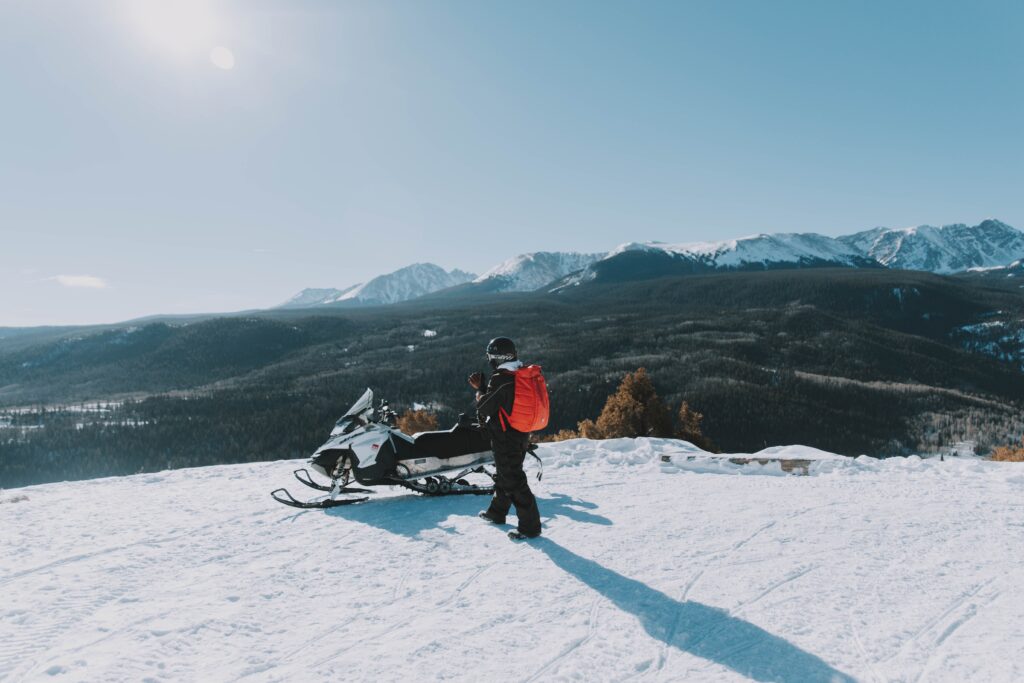 Snowmobile tours Sweden och Northern lights tour Lapland